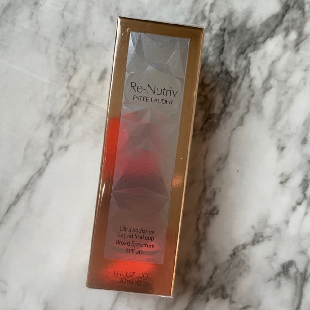Estée Lauder Re-nutriv ultra radiance liquid make up 3W1 tawny